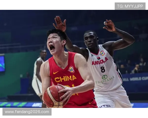 世界杯篮球决赛现场直击，激烈对抗点燃全场热情