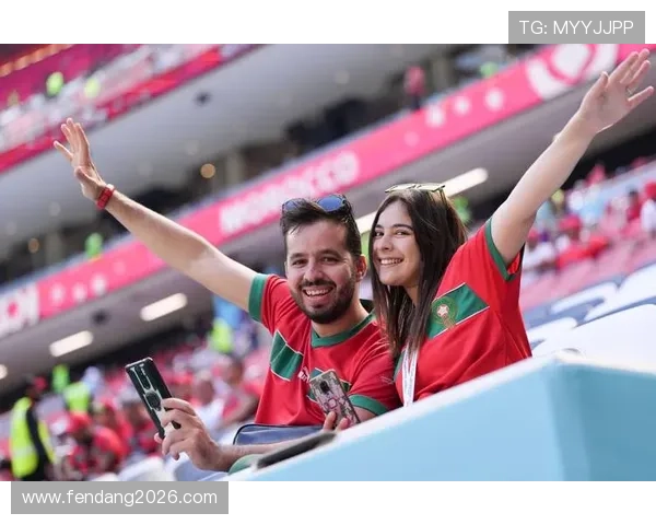 卡塔尔世界杯球迷图片集：展现不同国家球迷的热情与多彩文化风采